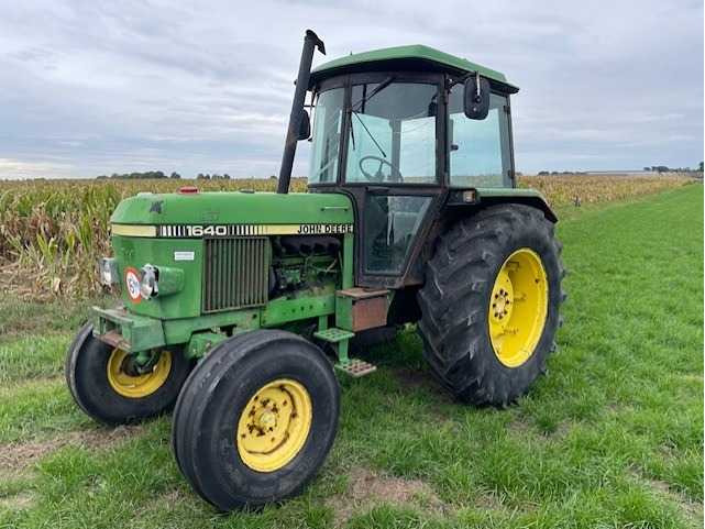 John Deere 1640 - Трактор: снимка 1 John Deere 1640 - Трактор: снимка 1
