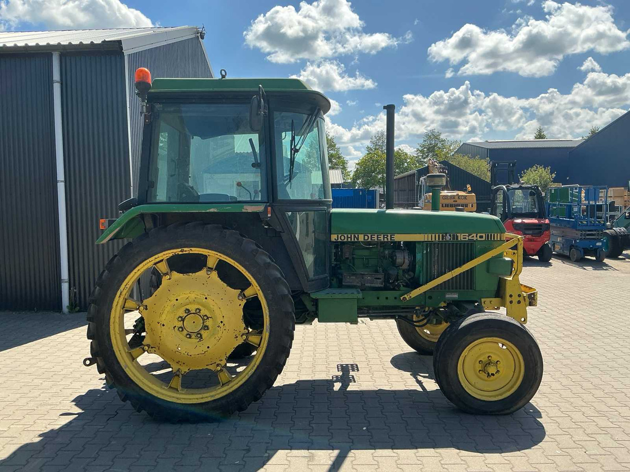 John Deere 1640 Synchron - Трактор: снимка 4 John Deere 1640 Synchron - Трактор: снимка 4