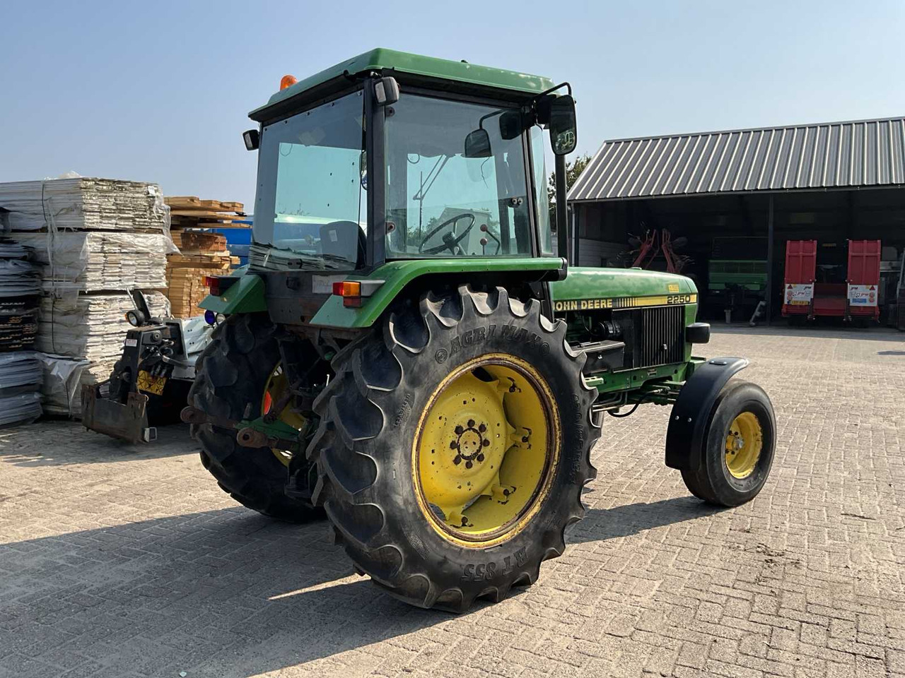 John Deere 2250 - Трактор: снимка 3 John Deere 2250 - Трактор: снимка 3