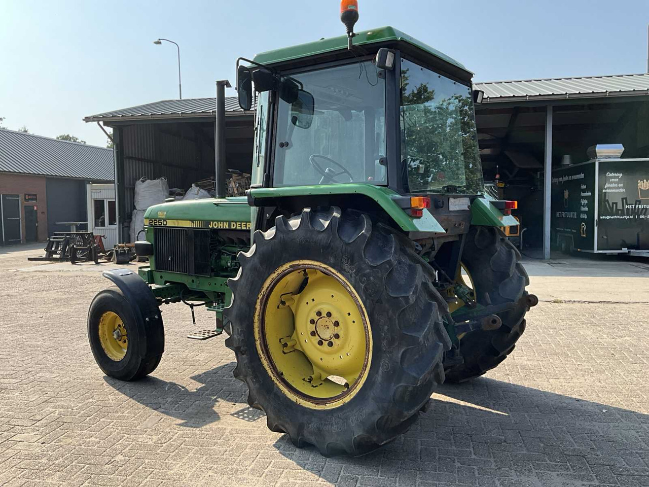 John Deere 2250 - Трактор: снимка 4 John Deere 2250 - Трактор: снимка 4
