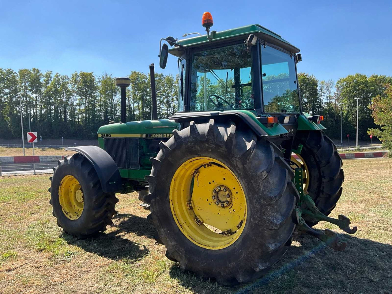 John Deere 3650 - Трактор: снимка 3 John Deere 3650 - Трактор: снимка 3