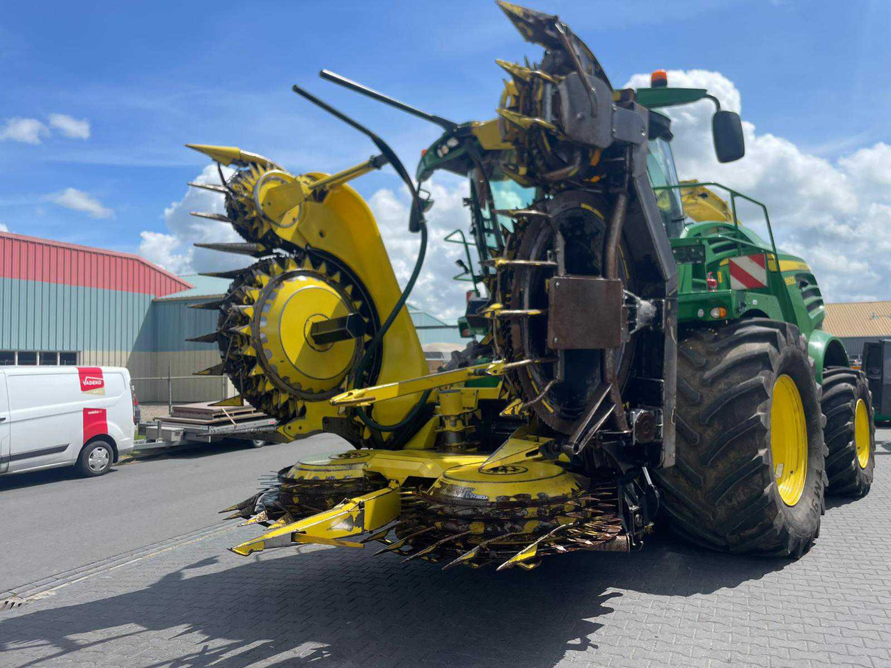 John Deere 475 Plus - Силажокомбайн: снимка 1 John Deere 475 Plus - Силажокомбайн: снимка 1