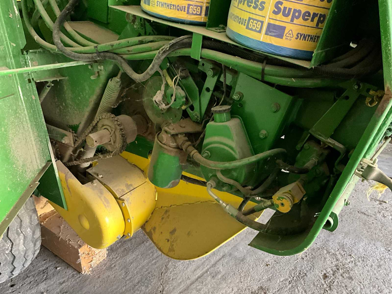 Рулонна сламопреса John Deere 550: снимка 13