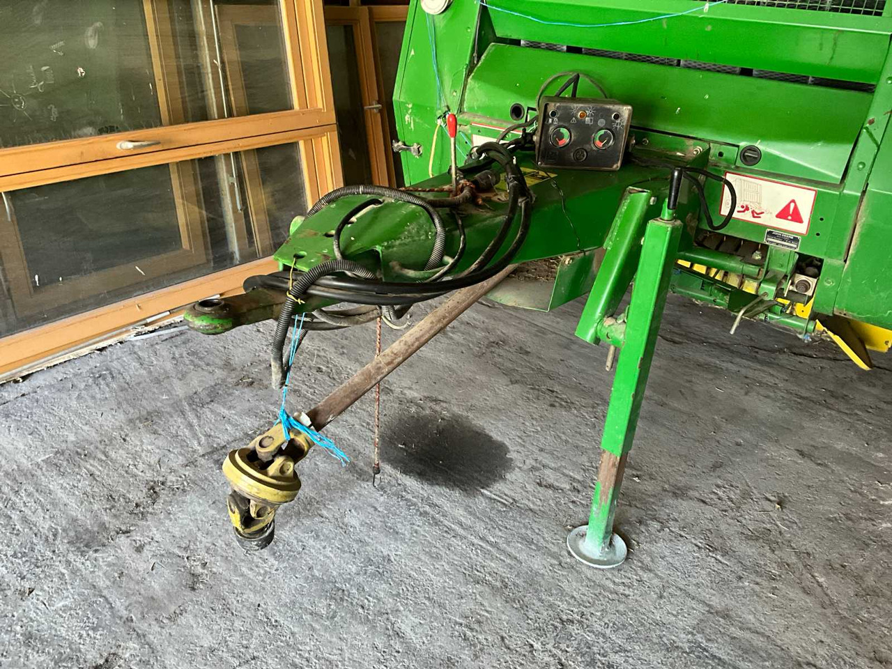 Рулонна сламопреса John Deere 550: снимка 8