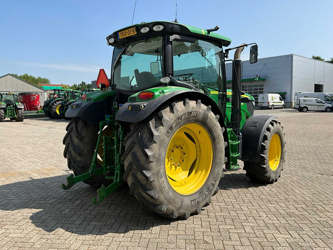 John Deere 6125R - Трактор: снимка 3 John Deere 6125R - Трактор: снимка 3