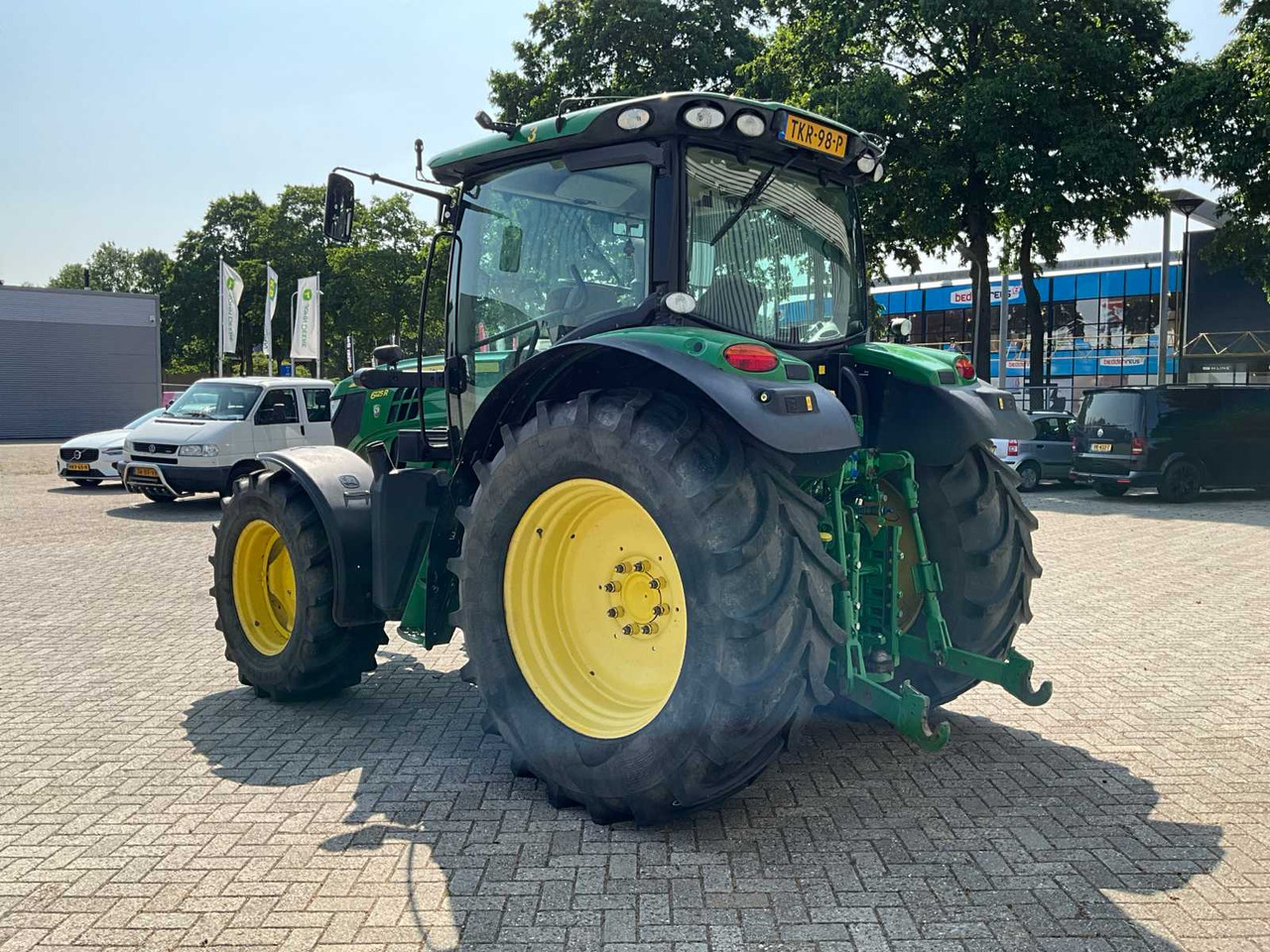 John Deere 6125R - Трактор: снимка 4 John Deere 6125R - Трактор: снимка 4