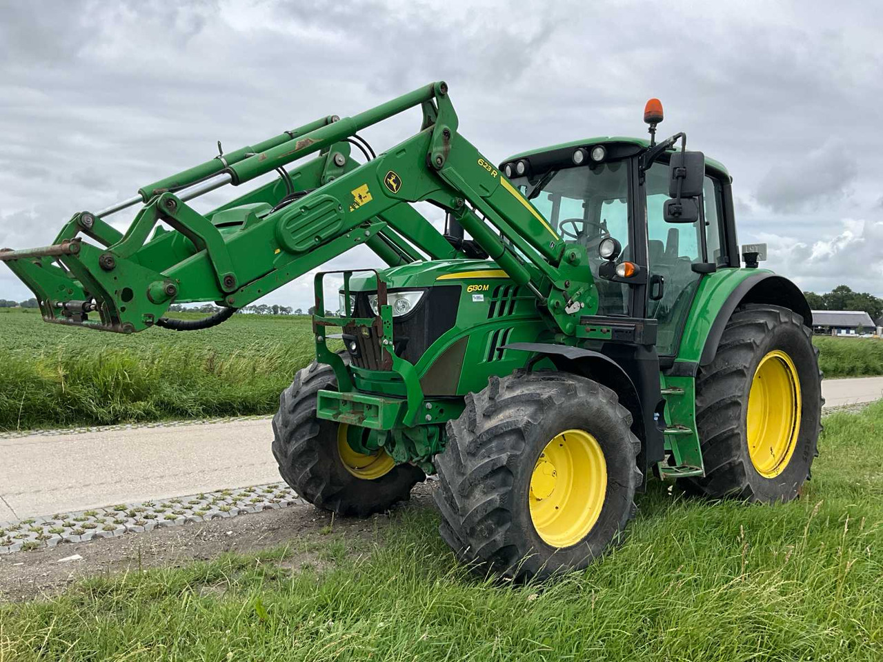 John Deere 6130M - Трактор: снимка 1 John Deere 6130M - Трактор: снимка 1