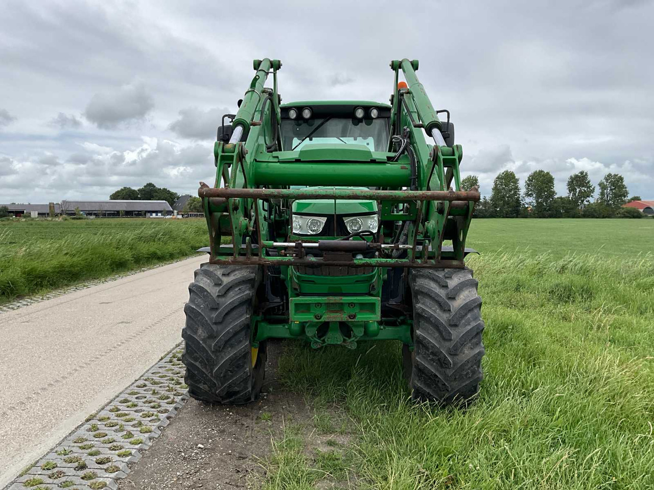 John Deere 6130M - Трактор: снимка 3 John Deere 6130M - Трактор: снимка 3