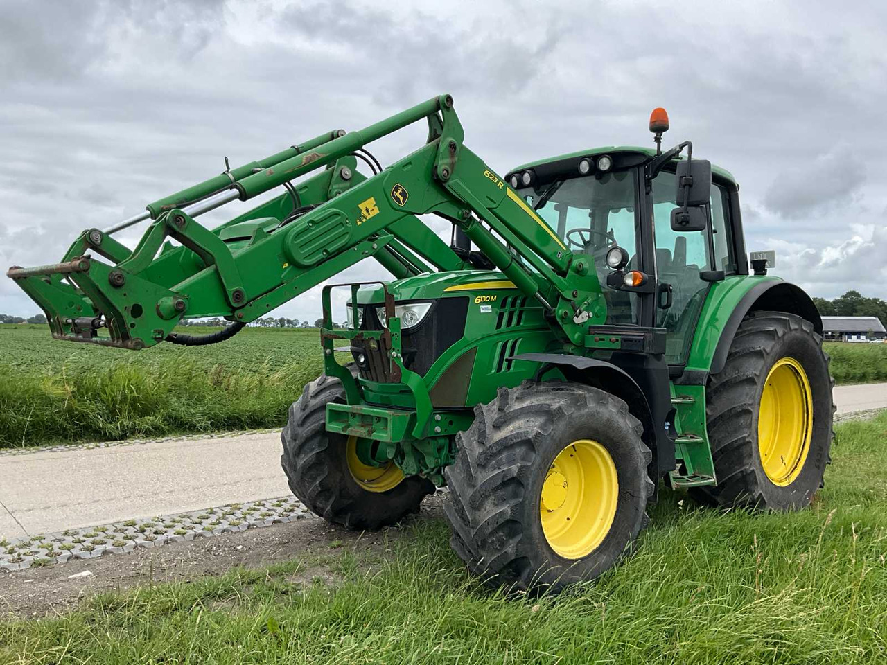 John Deere 6130M - Трактор: снимка 2 John Deere 6130M - Трактор: снимка 2