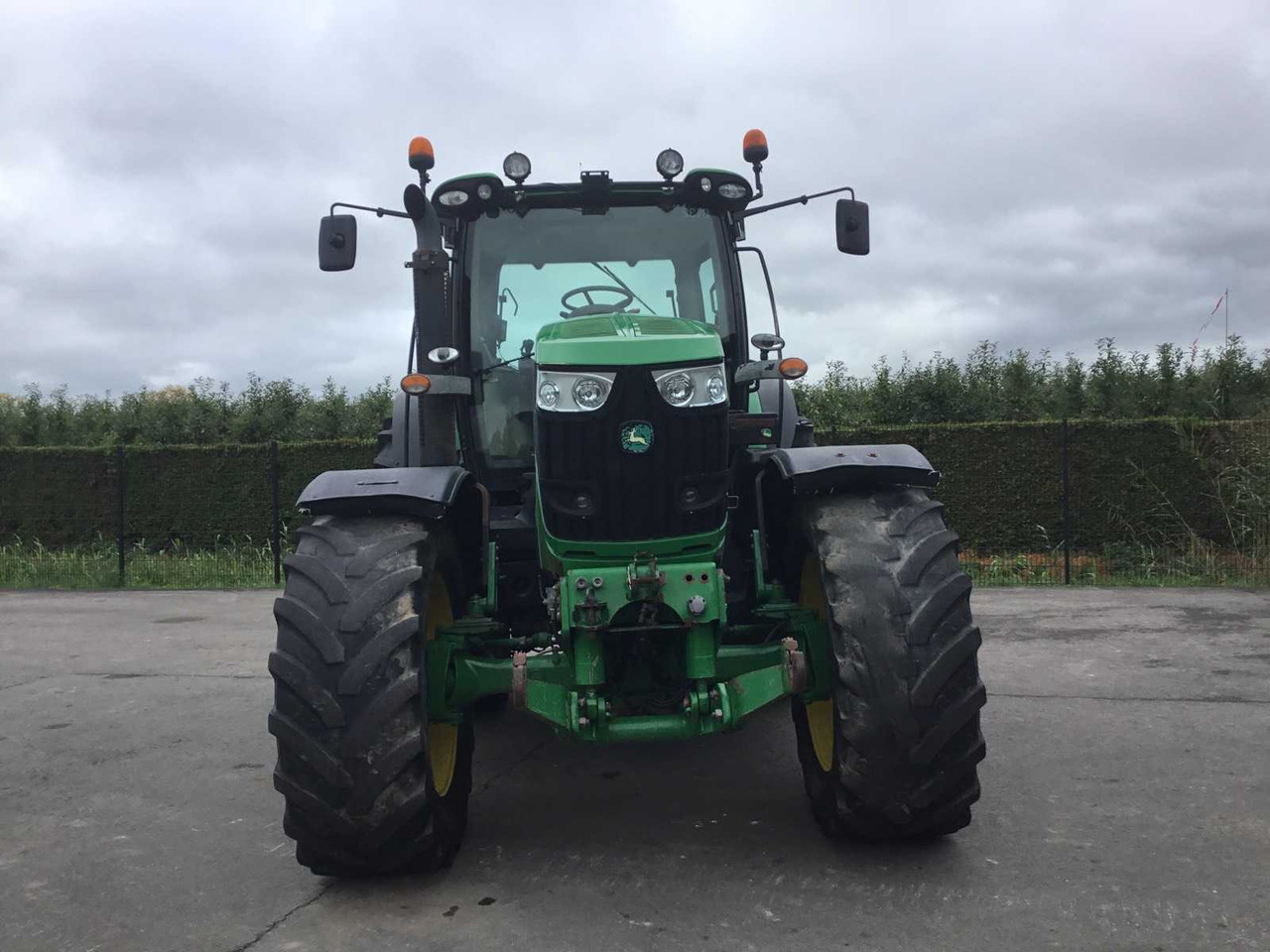 John Deere 6210R - Трактор: снимка 3 John Deere 6210R - Трактор: снимка 3