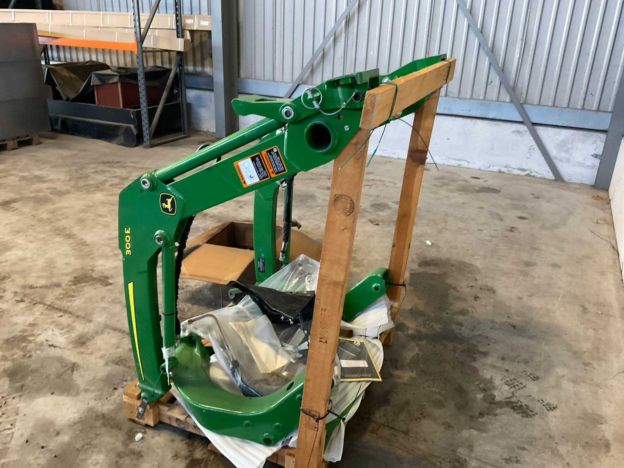 John Deere - Челен товарач за трактор: снимка 4 John Deere - Челен товарач за трактор: снимка 4
