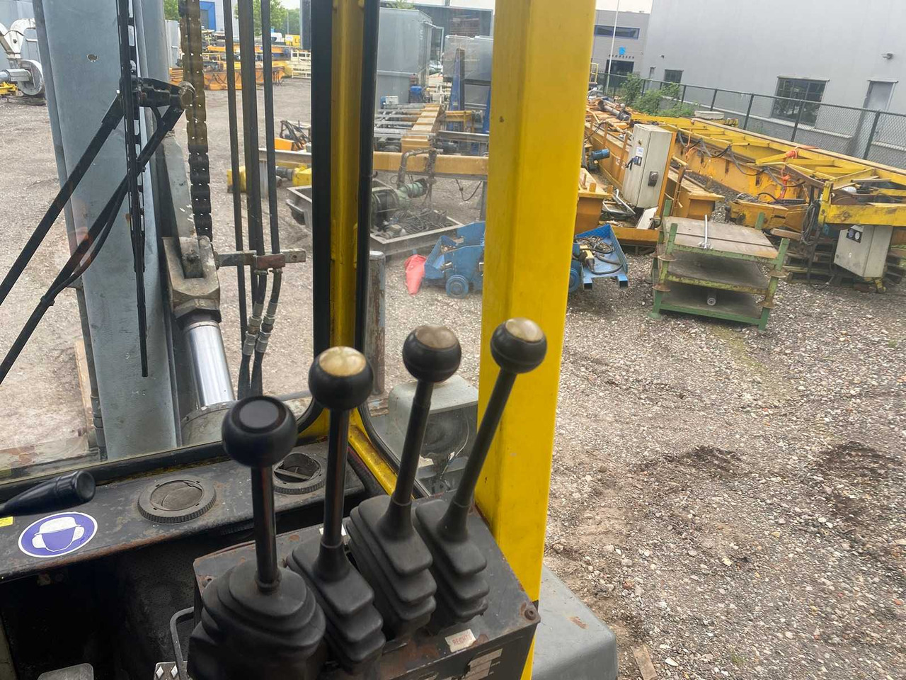 KALMAR - DC 12-600 - DIESEL FORKLIFT WITH FORK POSITIONER - Мотокар: снимка 5 KALMAR - DC 12-600 - DIESEL FORKLIFT WITH FORK POSITIONER - Мотокар: снимка 5