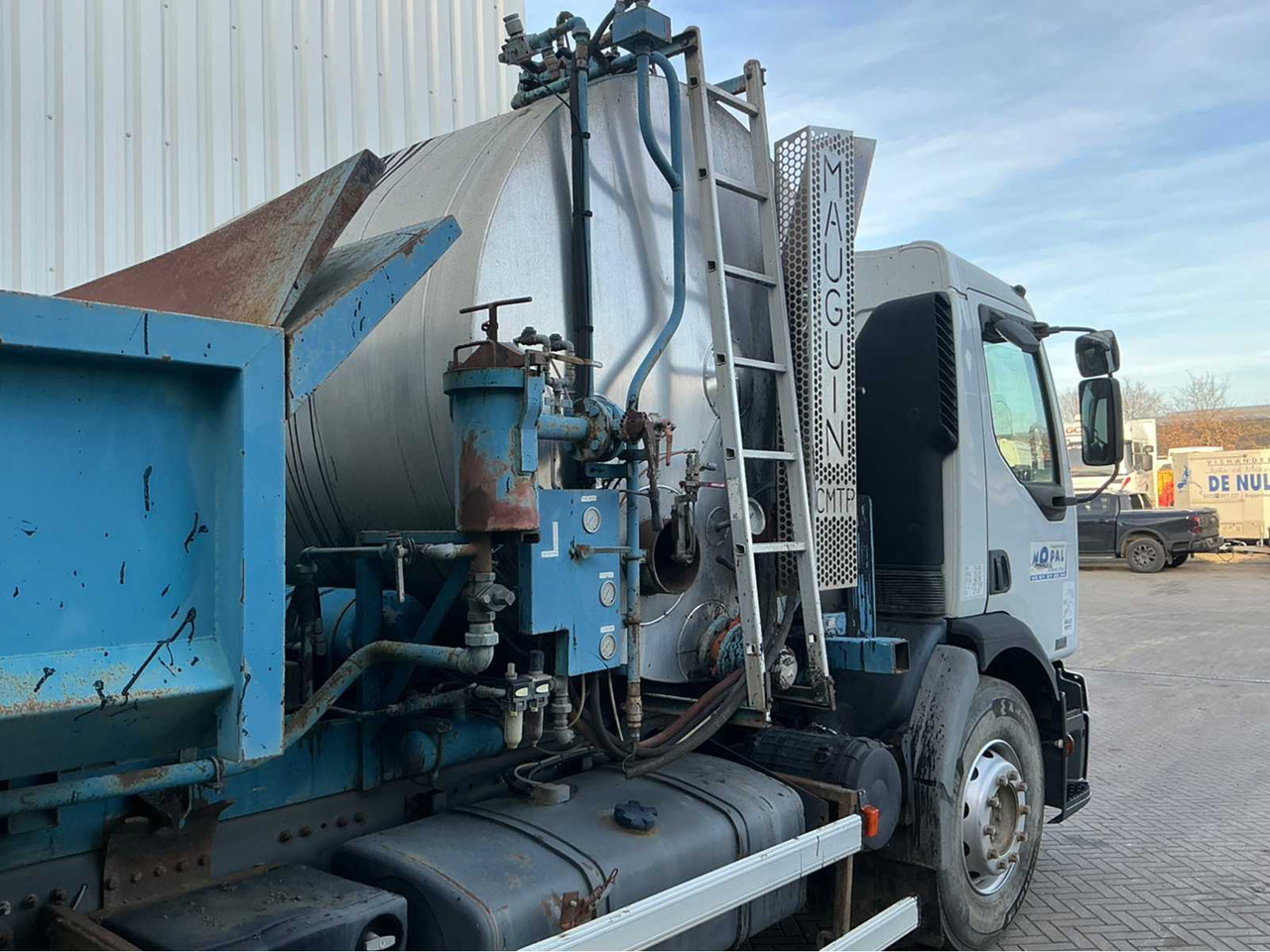 Камион 2001 RENAULT 22 AVA 320 DCI TRUCK: снимка 9 Камион 2001 RENAULT 22 AVA 320 DCI TRUCK: снимка 9