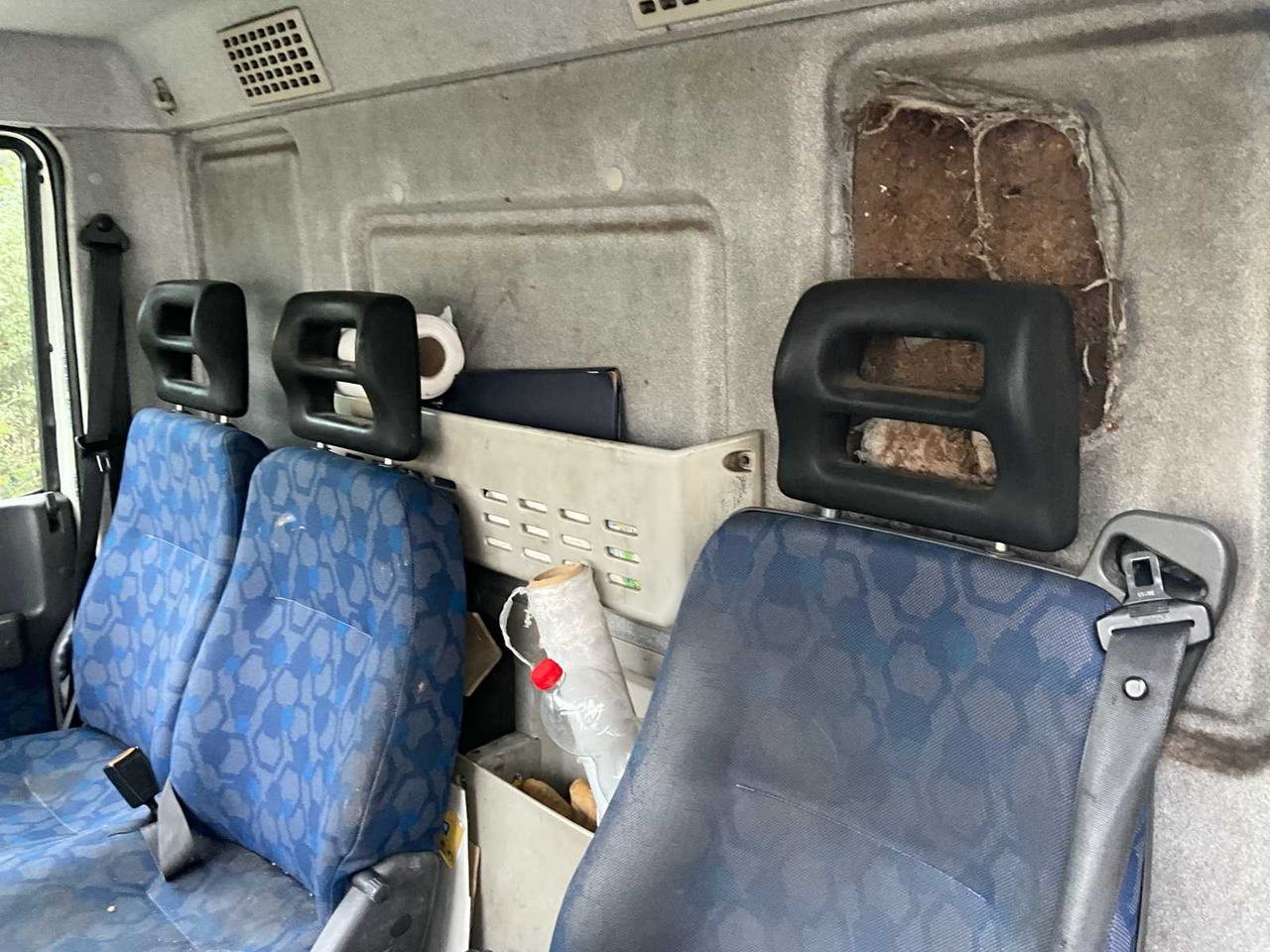 Камион 2008 IVECO EUROCARGO 120E22 - HYDRAULIC TAIL LIFT: снимка 32 Камион 2008 IVECO EUROCARGO 120E22 - HYDRAULIC TAIL LIFT: снимка 32