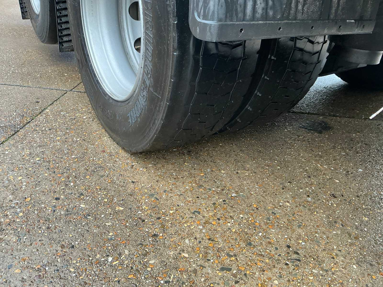 Камион 2023 VOLVO FH TRUCK WITH CANOPY BODY(C): снимка 15