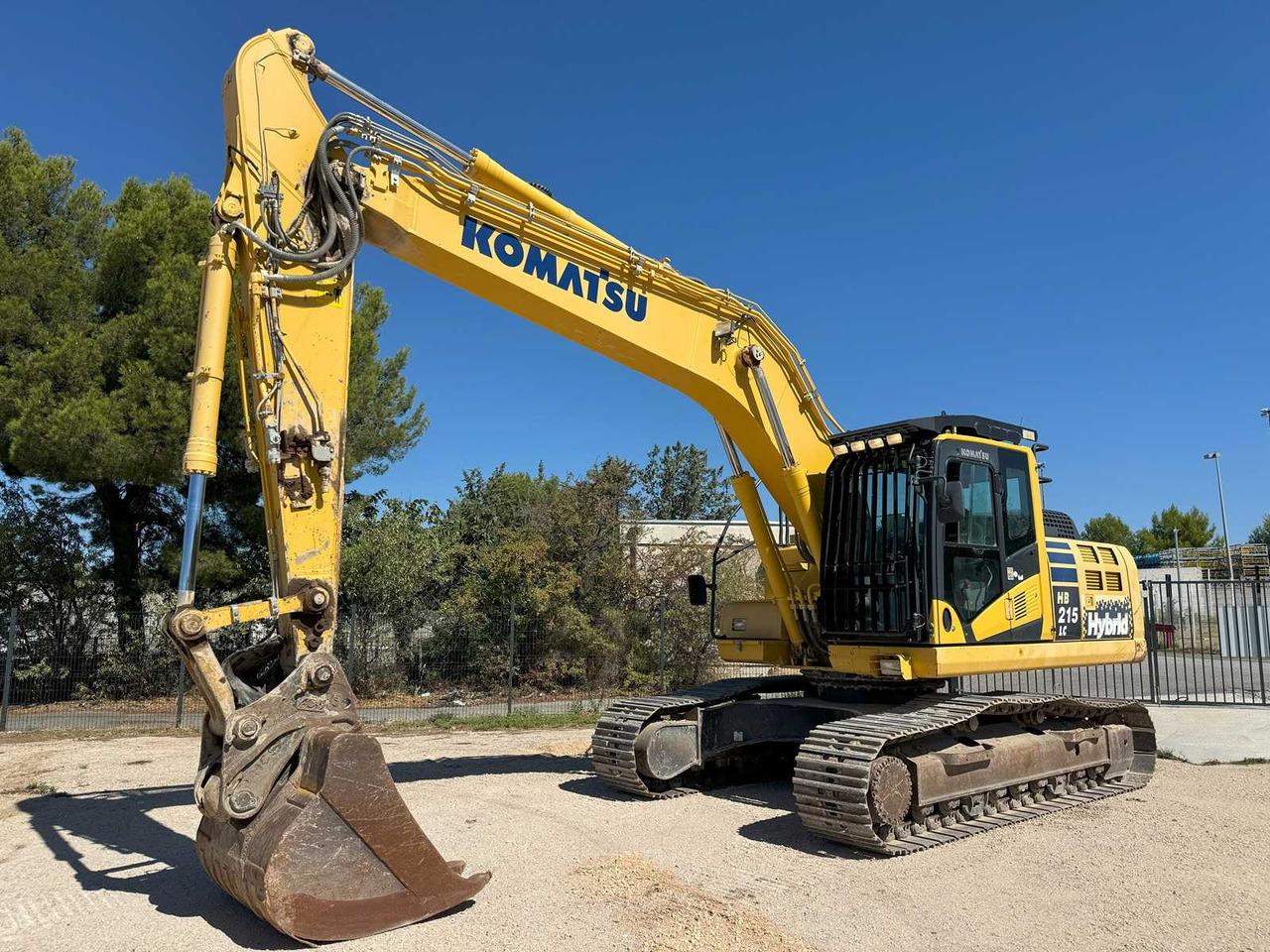 Komatsu HB215LC-2 - Верижен багер: снимка 1 Komatsu HB215LC-2 - Верижен багер: снимка 1