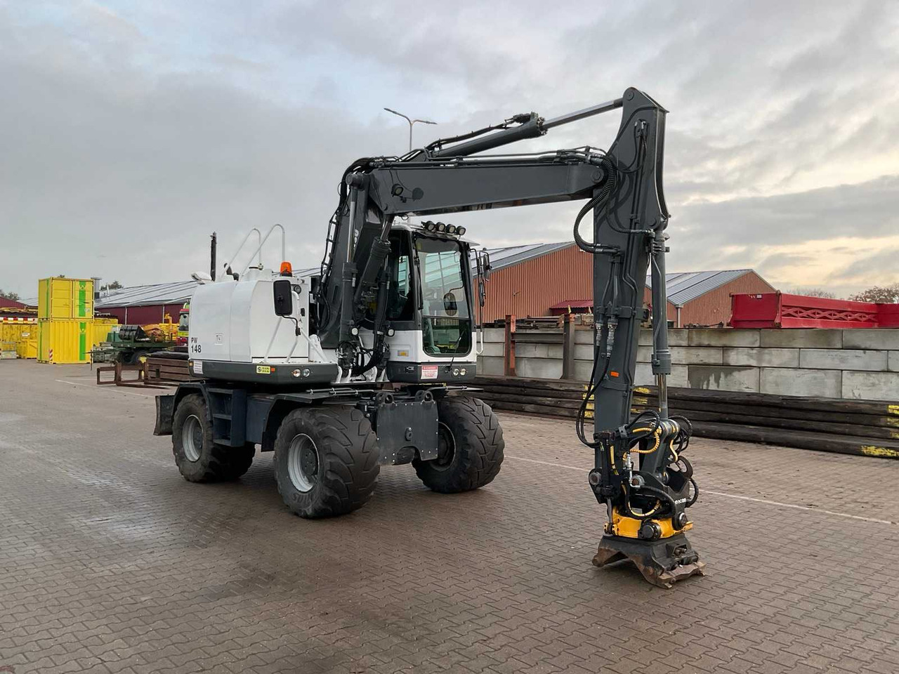 Komatsu PW148-10 - Колесен багер: снимка 4 Komatsu PW148-10 - Колесен багер: снимка 4