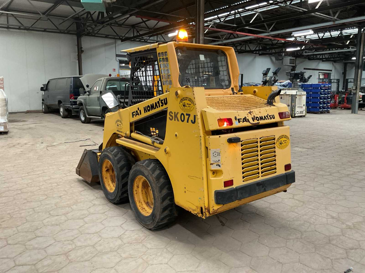 Komatsu SK07J - Мини челен товарач: снимка 5 Komatsu SK07J - Мини челен товарач: снимка 5