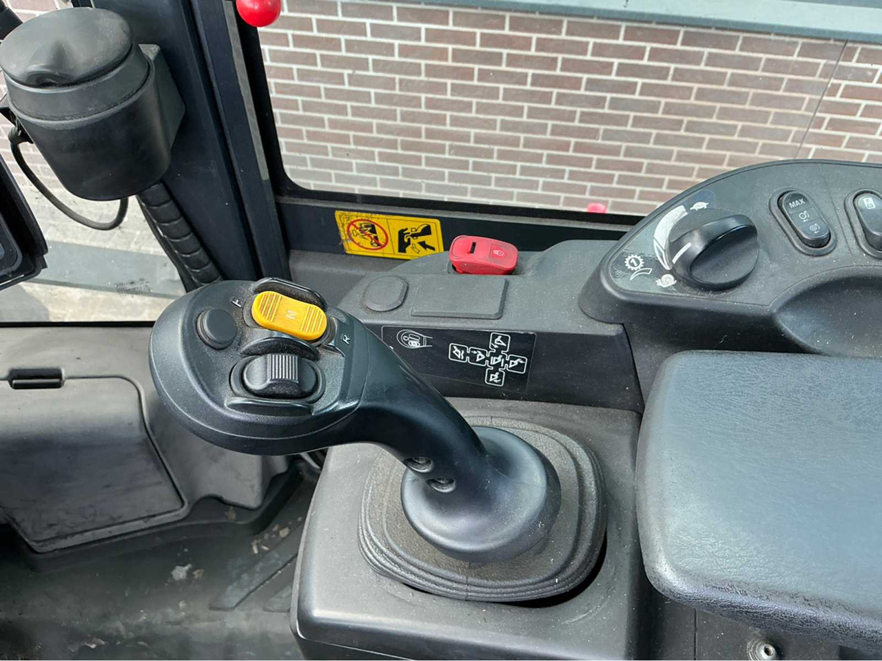 Колесен товарач Komatsu WA270-8EO: снимка 38