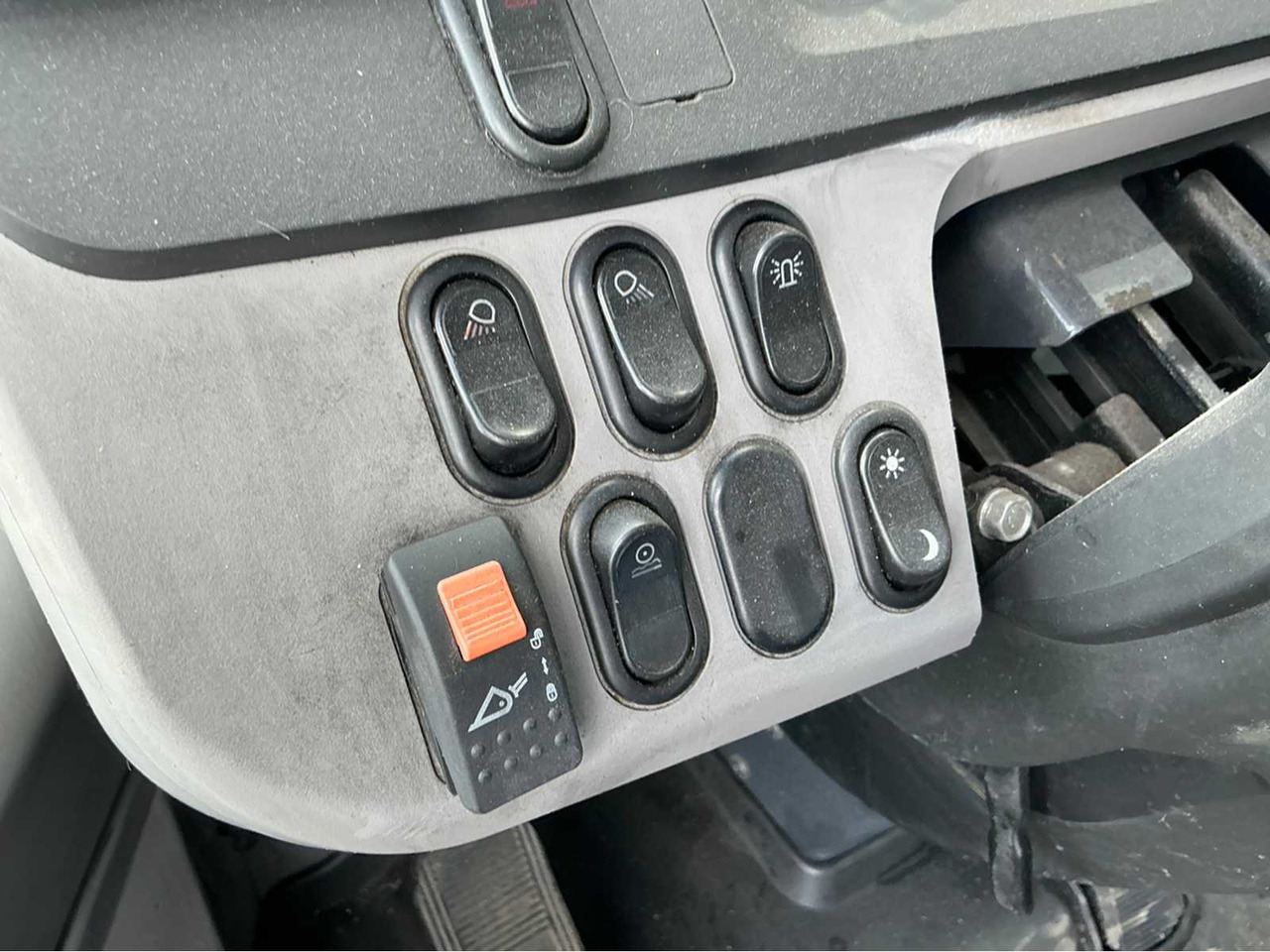 Колесен товарач Komatsu WA270-8EO: снимка 33