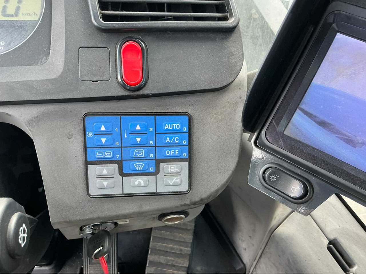 Колесен товарач Komatsu WA270-8EO: снимка 31