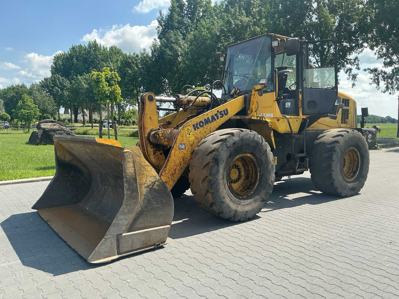 Komatsu WA320-5H - Колесен товарач: снимка 1 Komatsu WA320-5H - Колесен товарач: снимка 1