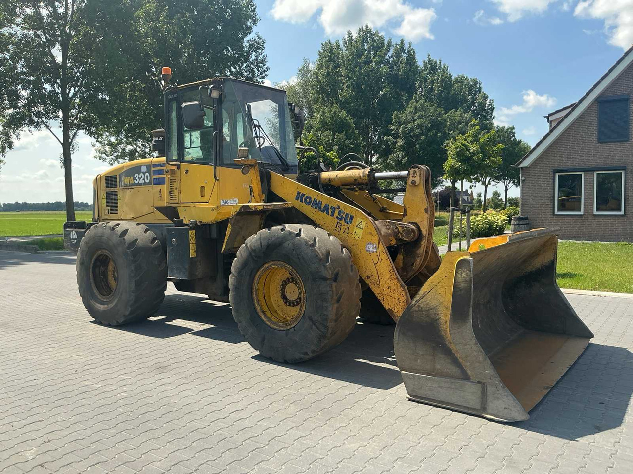 Komatsu WA320-5H - Колесен товарач: снимка 3 Komatsu WA320-5H - Колесен товарач: снимка 3
