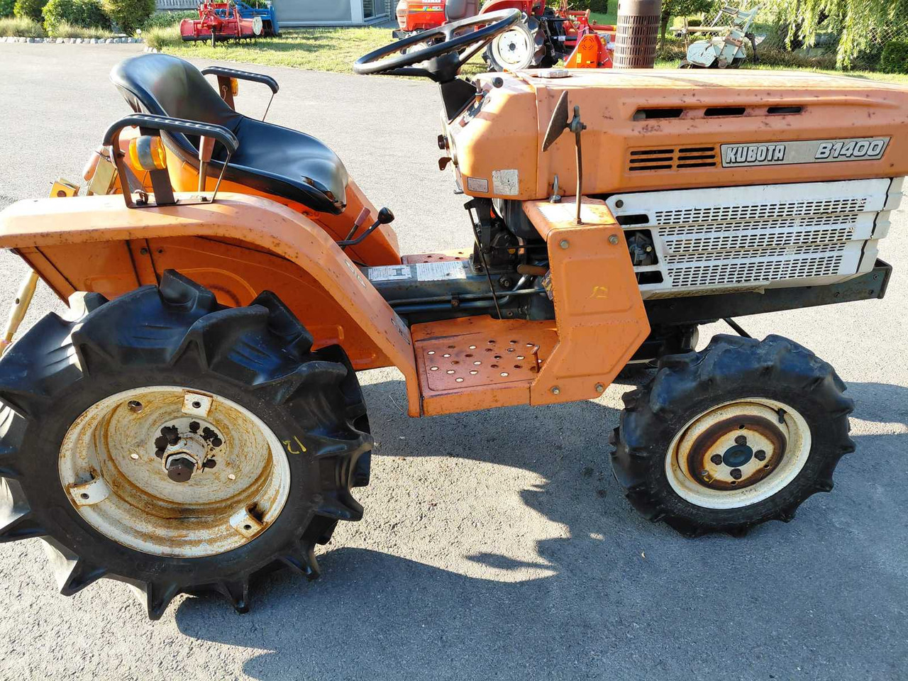 Kubota B1400 - Малък трактор: снимка 3 Kubota B1400 - Малък трактор: снимка 3