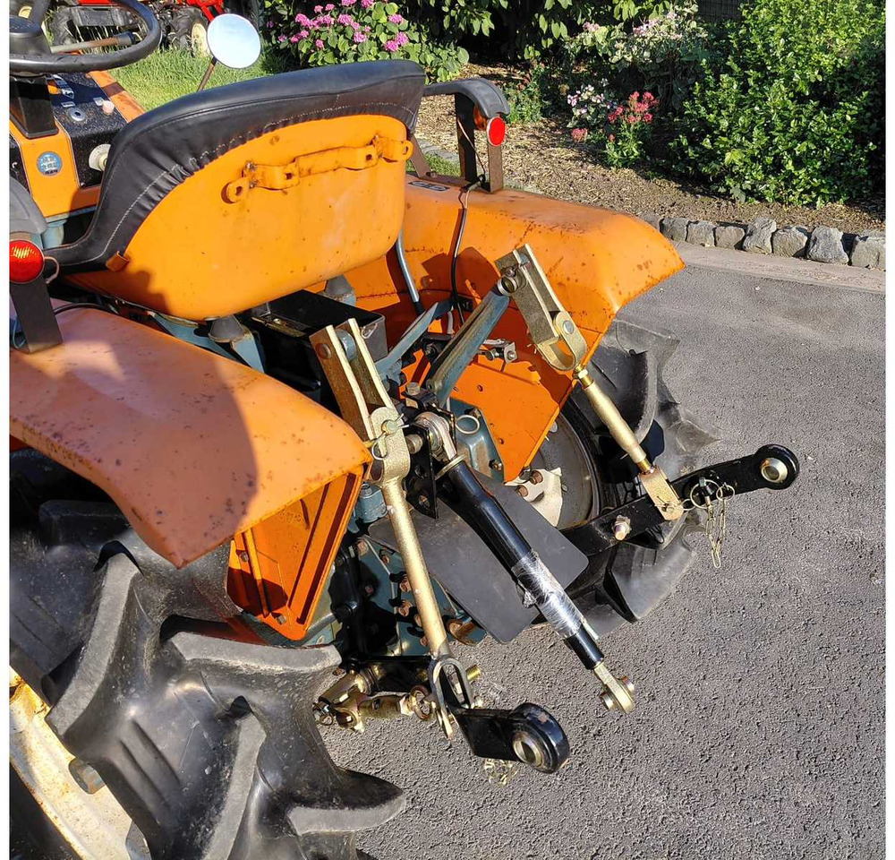 Kubota B1400 - Малък трактор: снимка 5 Kubota B1400 - Малък трактор: снимка 5