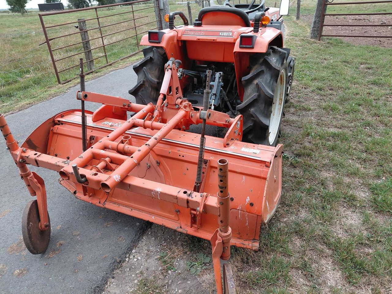 Kubota B17 - Малък трактор: снимка 4 Kubota B17 - Малък трактор: снимка 4