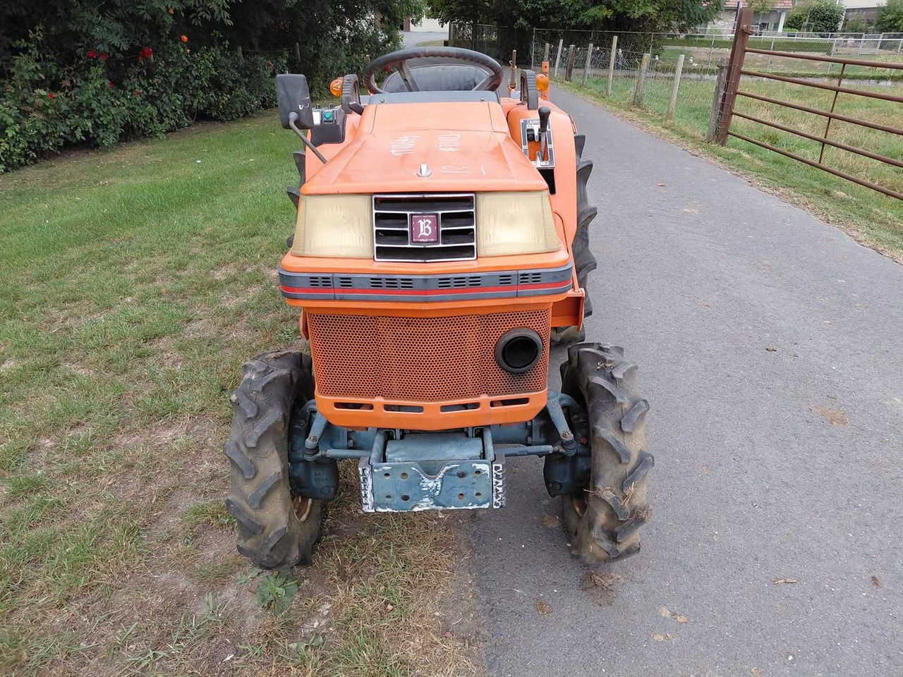 Kubota B17 - Малък трактор: снимка 2 Kubota B17 - Малък трактор: снимка 2