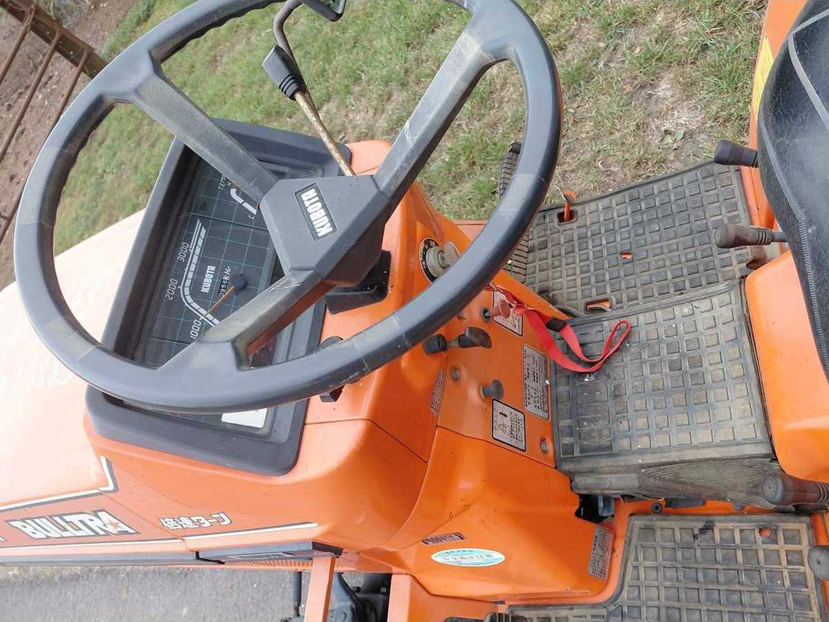 Kubota B17 - Малък трактор: снимка 5 Kubota B17 - Малък трактор: снимка 5