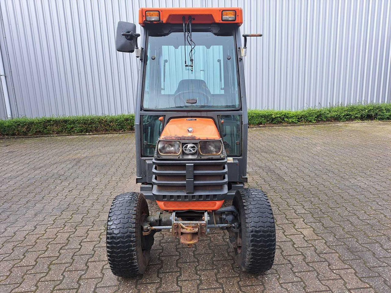 Kubota B2410 - Малък трактор: снимка 2 Kubota B2410 - Малък трактор: снимка 2
