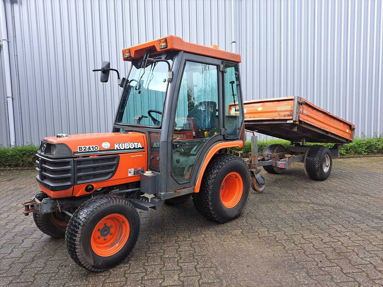 Kubota B2410 - Малък трактор: снимка 1 Kubota B2410 - Малък трактор: снимка 1