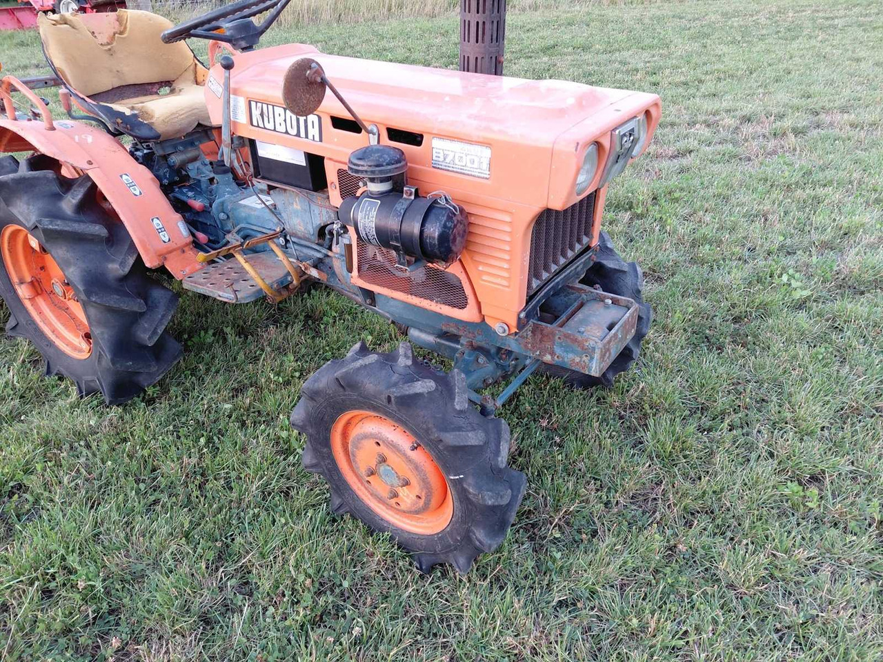 Kubota B7001 - Малък трактор: снимка 2 Kubota B7001 - Малък трактор: снимка 2