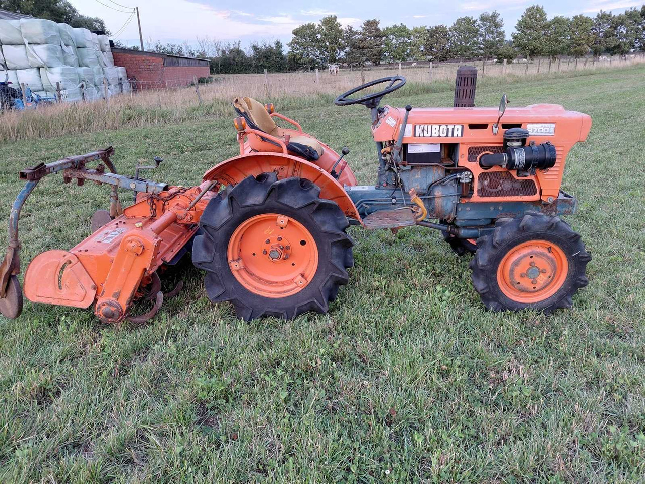 Kubota B7001 - Малък трактор: снимка 1 Kubota B7001 - Малък трактор: снимка 1