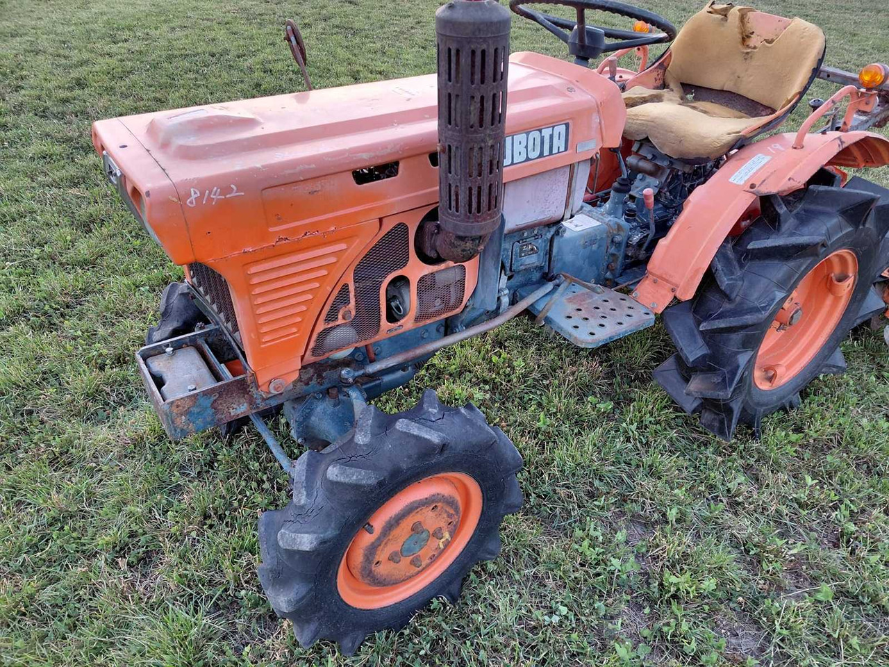 Kubota B7001 - Малък трактор: снимка 3 Kubota B7001 - Малък трактор: снимка 3