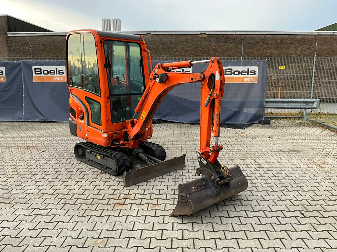 Kubota KX016-4 - Мини багер: снимка 3 Kubota KX016-4 - Мини багер: снимка 3
