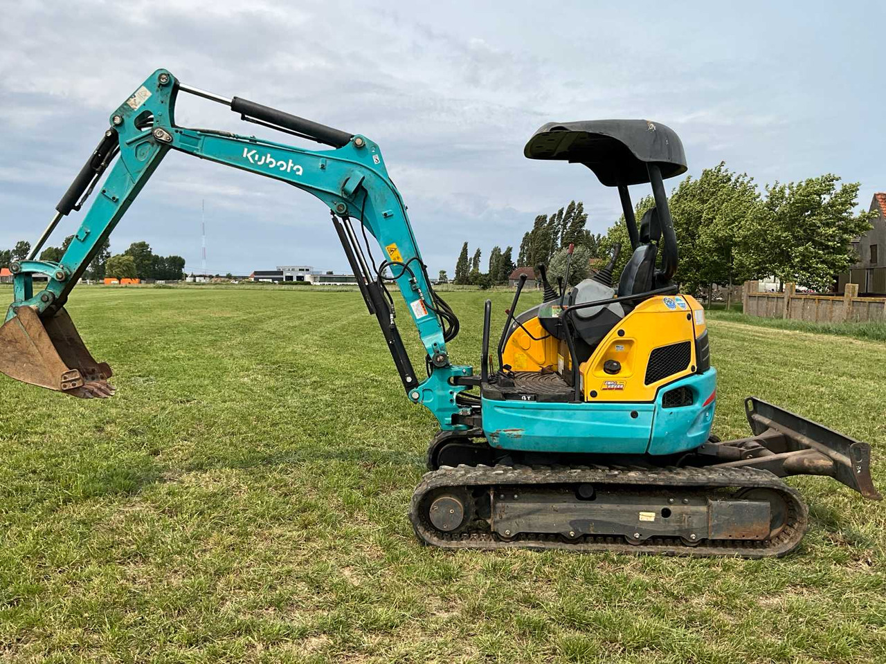 Верижен багер Kubota U-30-5: снимка 8