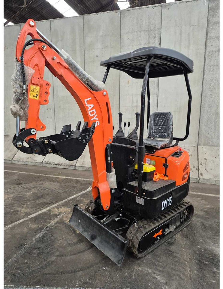 LADYS - 2025 - DY15 - MINI EXCAVATOR - Мини багер: снимка 2 LADYS - 2025 - DY15 - MINI EXCAVATOR - Мини багер: снимка 2