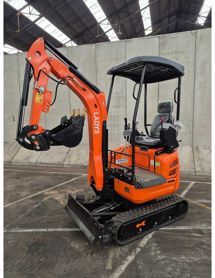 LADYS - 2025 - DY20 - MINI EXCAVATOR - Мини багер: снимка 2 LADYS - 2025 - DY20 - MINI EXCAVATOR - Мини багер: снимка 2