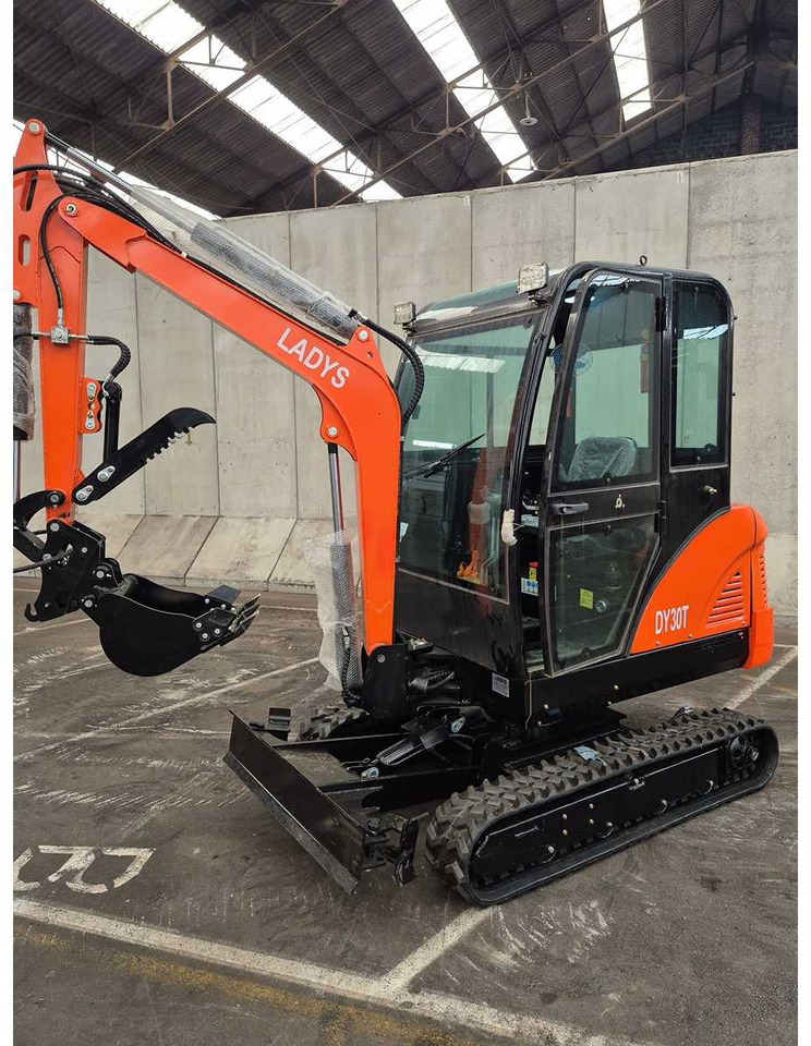 LADYS - 2025 - DY30 - MINI EXCAVATOR - Мини багер: снимка 3 LADYS - 2025 - DY30 - MINI EXCAVATOR - Мини багер: снимка 3