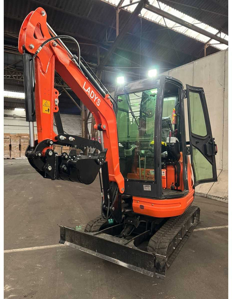 LADYS - 2025 - DY35 - MINI EXCAVATOR - Мини багер: снимка 1 LADYS - 2025 - DY35 - MINI EXCAVATOR - Мини багер: снимка 1