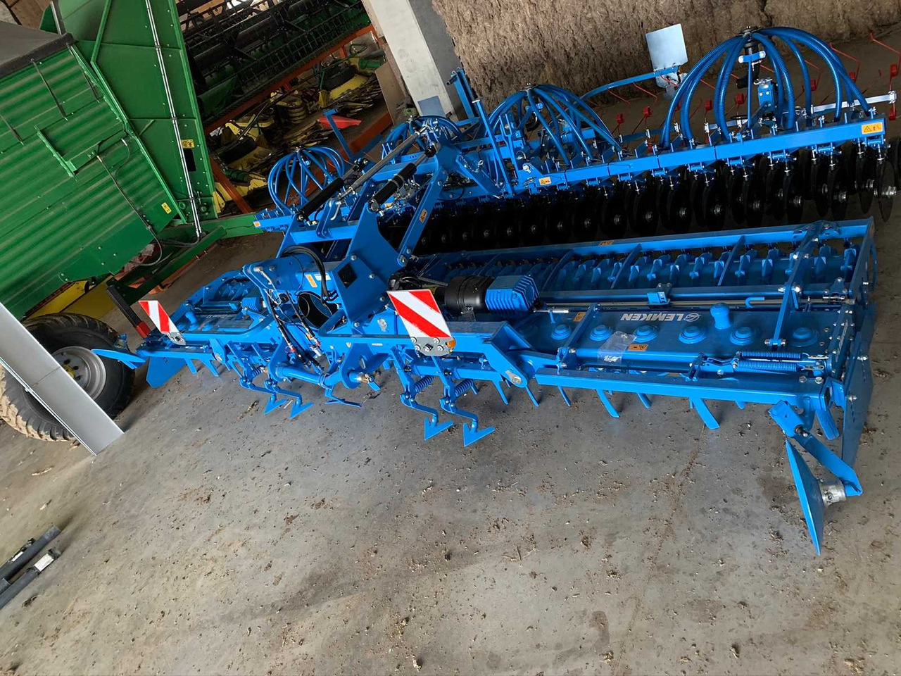 LEMKEN SOLITAIR + ZIRKON + FRONT TANK Solitair 12K/600 + Zirkon 12K/600 + Front Tank Solitair 23 - Машина за сеене: снимка 5 LEMKEN SOLITAIR + ZIRKON + FRONT TANK Solitair 12K/600 + Zirkon 12K/600 + Front Tank Solitair 23 - Машина за сеене: снимка 5