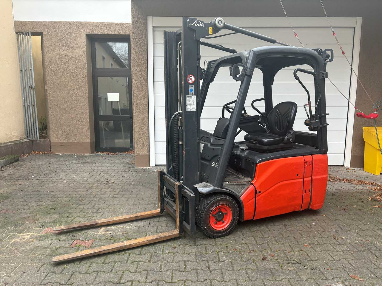 Мотокар LINDE E16-01 E386 - 3-WHEEL FORKLIFT (YEAR 2014): снимка 1