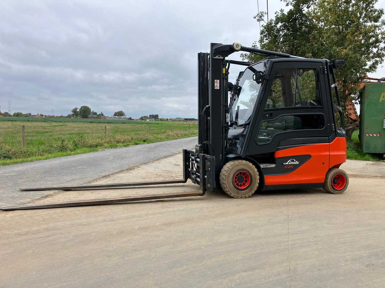 LINDE E25-01 FORKLIFT 2018 - Мотокар: снимка 1 LINDE E25-01 FORKLIFT 2018 - Мотокар: снимка 1