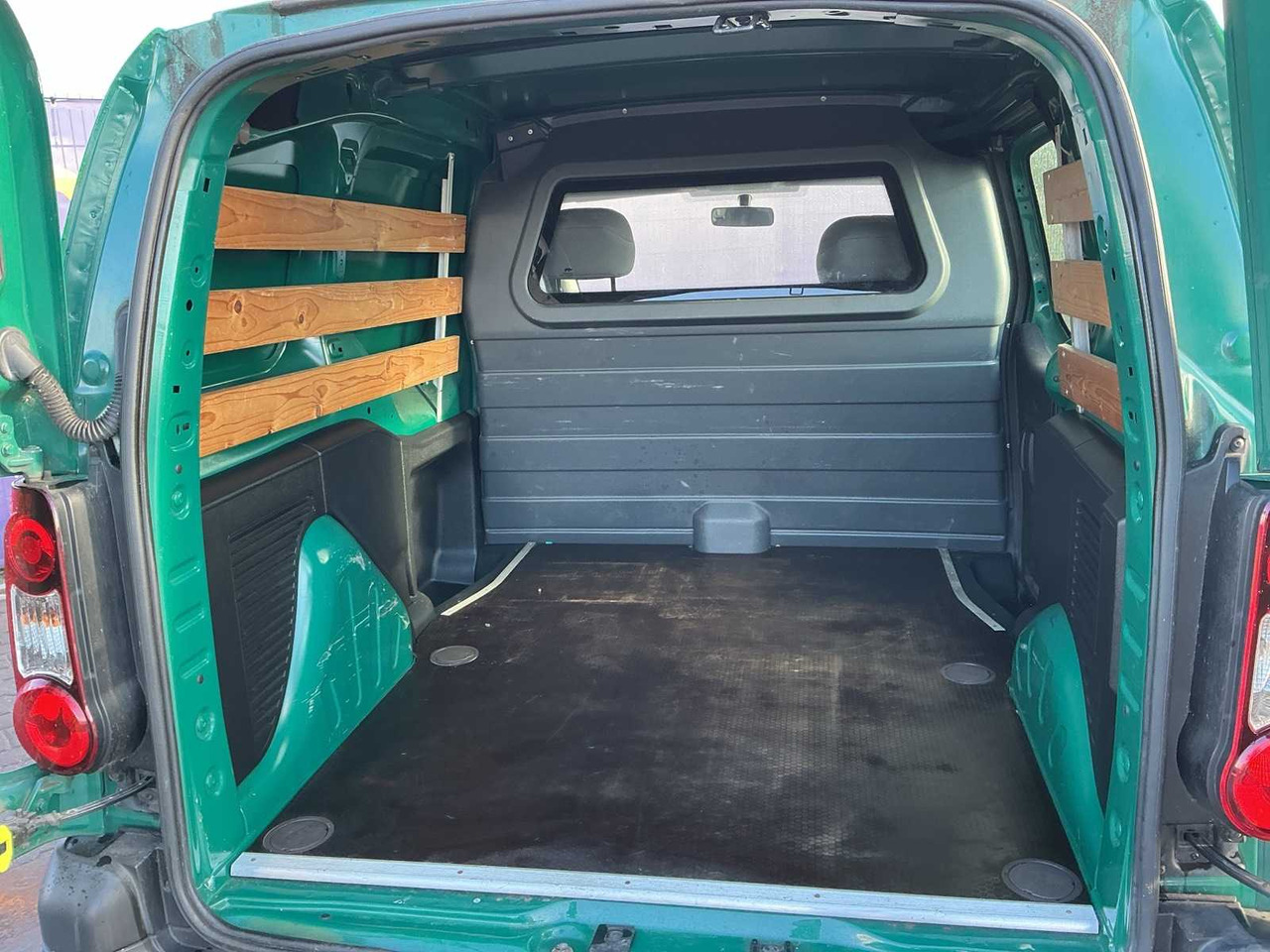 2014 - PEUGEOT - PARTNER - 120 1.6 HDI L1XR PR+ - COMMERCIAL VEHICLE - Лекотоварен автомобил: снимка 5 2014 - PEUGEOT - PARTNER - 120 1.6 HDI L1XR PR+ - COMMERCIAL VEHICLE - Лекотоварен автомобил: снимка 5