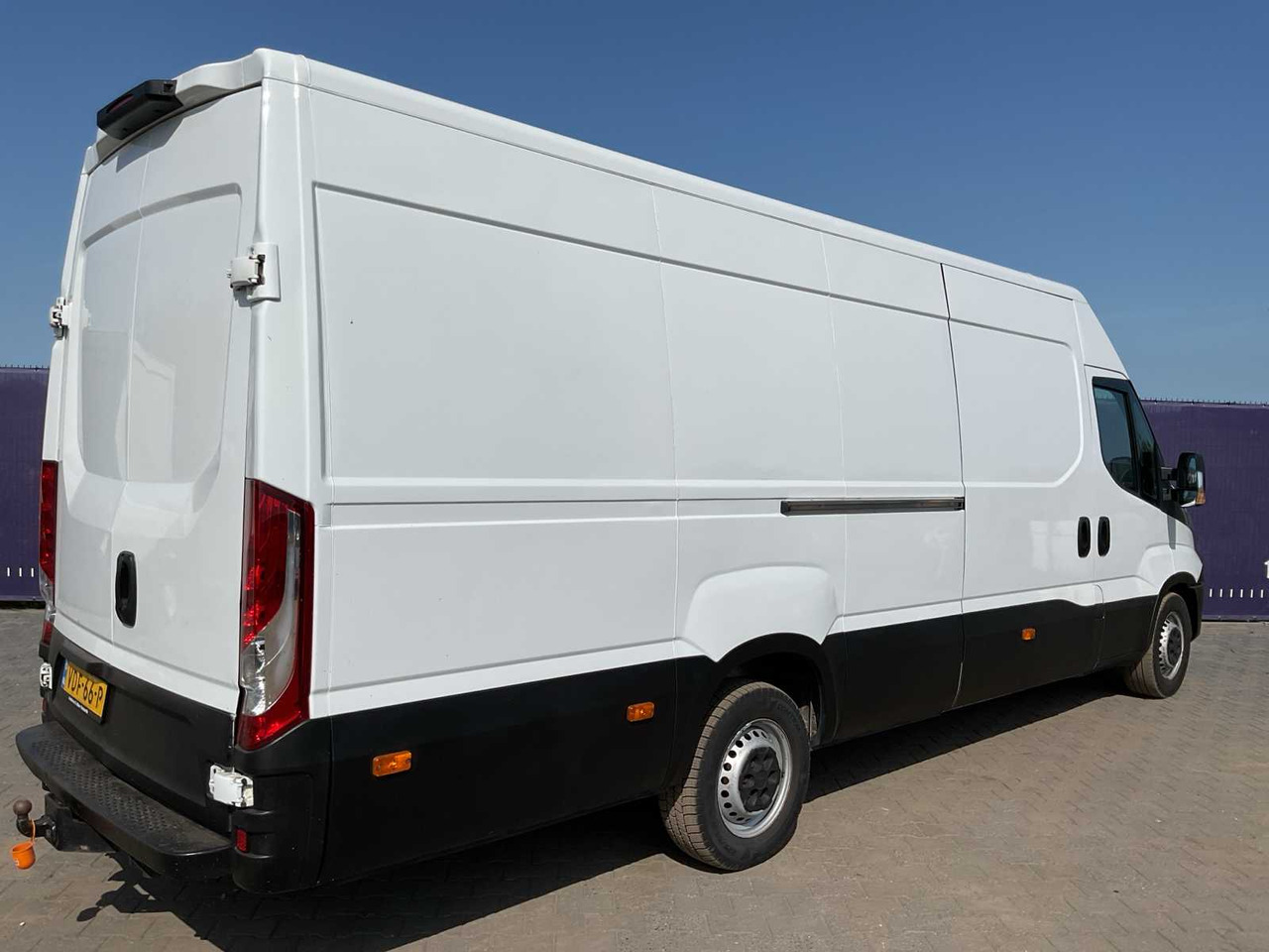 2016 - IVECO - DAILY - 35S14V 2.3 410 H2 - COMMERCIAL VEHICLE - Лекотоварен автомобил: снимка 4 2016 - IVECO - DAILY - 35S14V 2.3 410 H2 - COMMERCIAL VEHICLE - Лекотоварен автомобил: снимка 4