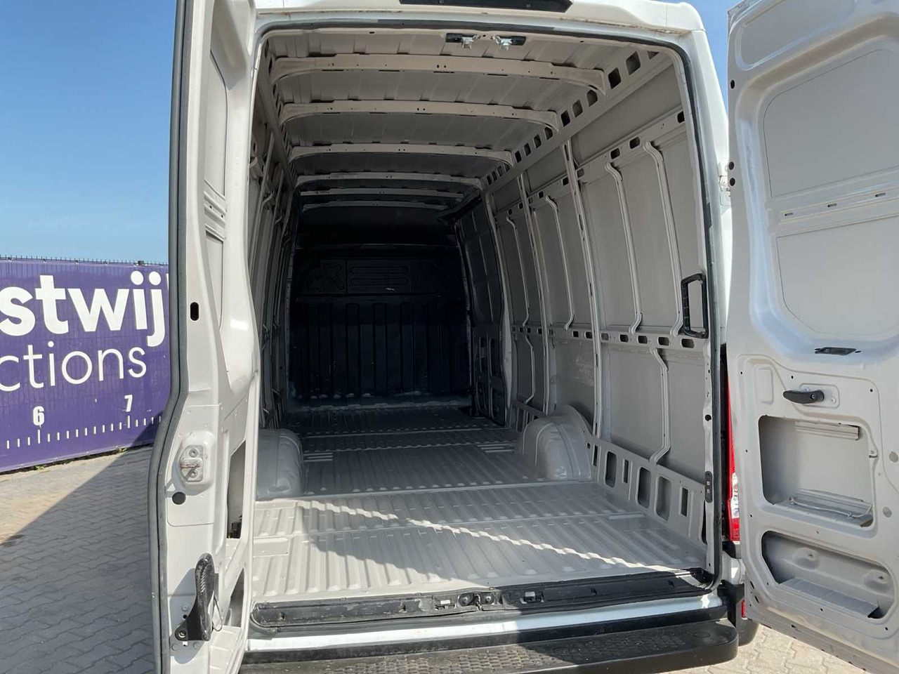 2016 - IVECO - DAILY - 35S14V 2.3 410 H2 - COMMERCIAL VEHICLE - Лекотоварен автомобил: снимка 5 2016 - IVECO - DAILY - 35S14V 2.3 410 H2 - COMMERCIAL VEHICLE - Лекотоварен автомобил: снимка 5