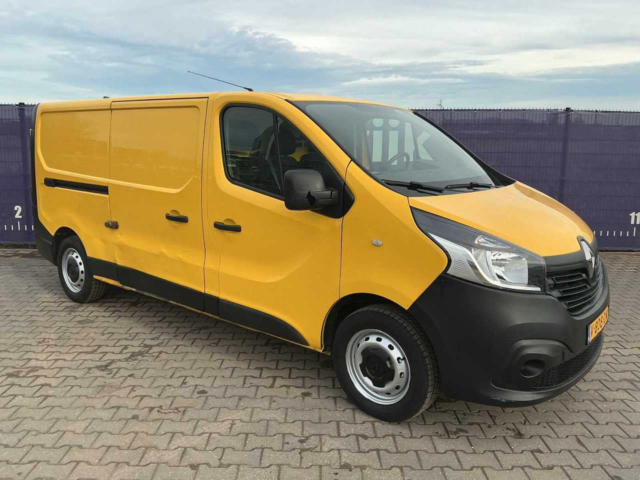 2017 - RENAULT - TRAFIC - 1.6 DCI T29L2H1COMEN - COMMERCIAL VEHICLE - Лекотоварен автомобил: снимка 2 2017 - RENAULT - TRAFIC - 1.6 DCI T29L2H1COMEN - COMMERCIAL VEHICLE - Лекотоварен автомобил: снимка 2